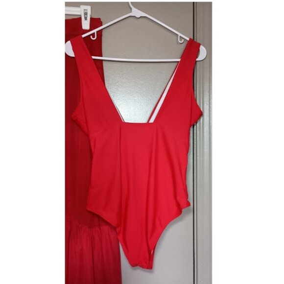 One-Piece Bathing Suit & Matching Sarong - Picture 5 of 8